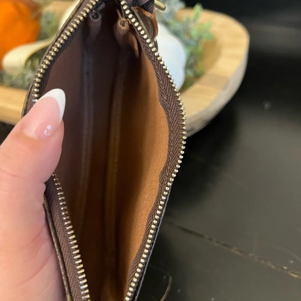 Louis Vuitton Monogram Mini Pochette - Picture 4 of 6